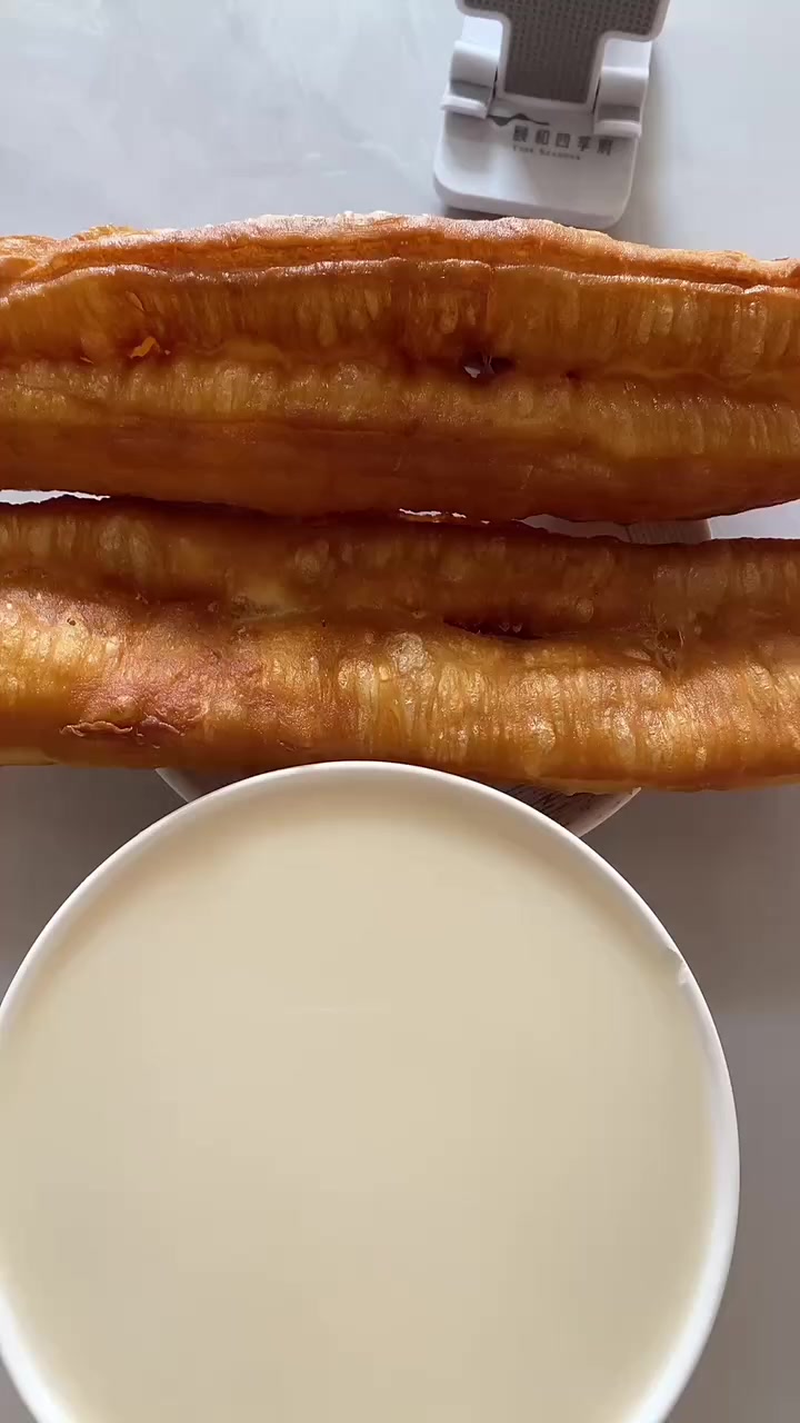 豆浆油条,吃完一早上不饿