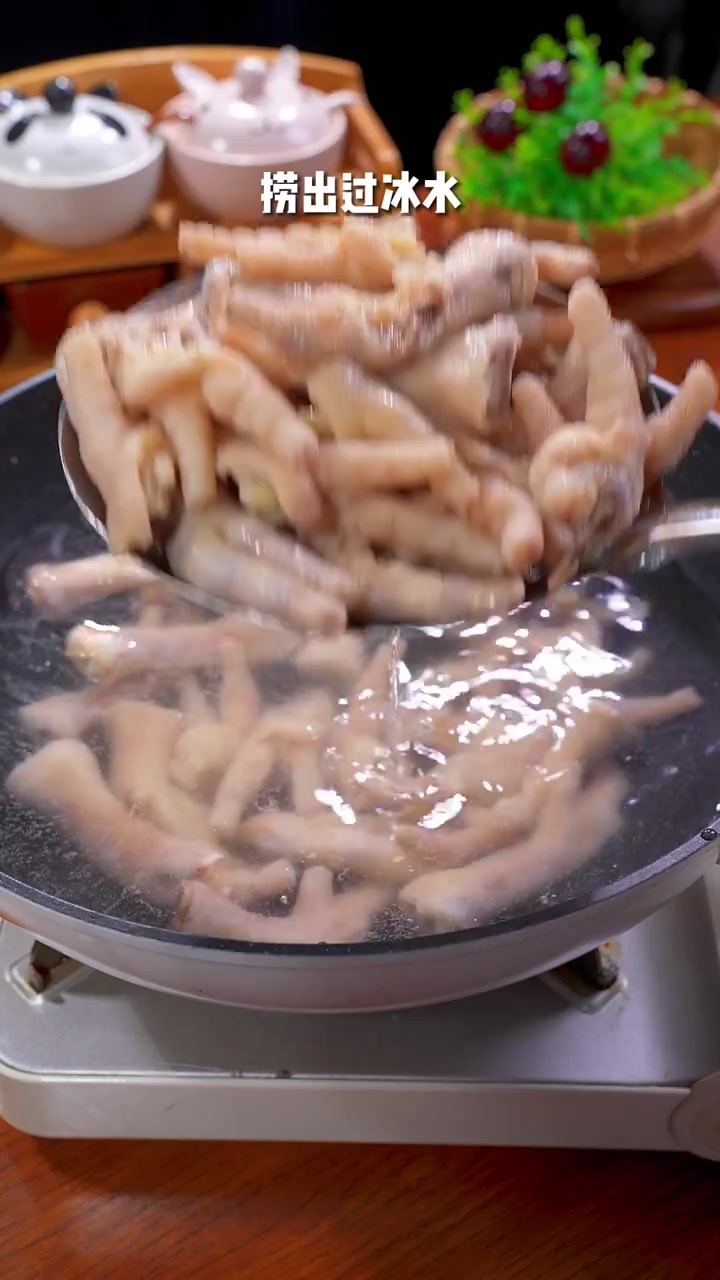 大鱼大肉吃多了做这道网红酸辣柠檬鸡爪，好吃到停不下来