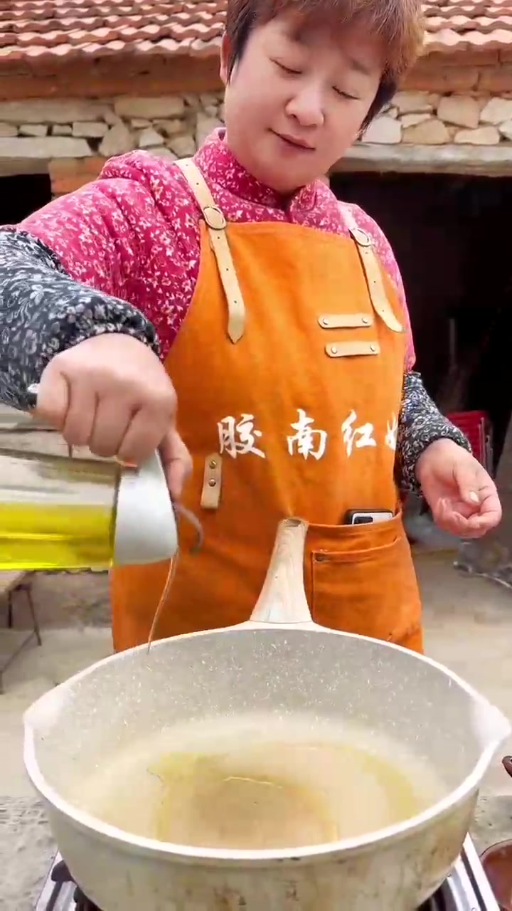 铮鲜的海蛎子煎蛋来了，做饭简单，口感鲜美