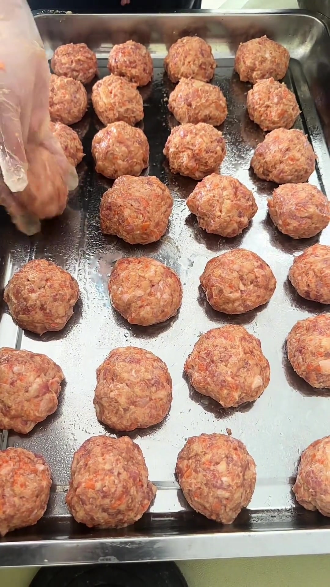 红烧狮子头的做法,香而不腻,很受欢迎,按我的方法做起来吧