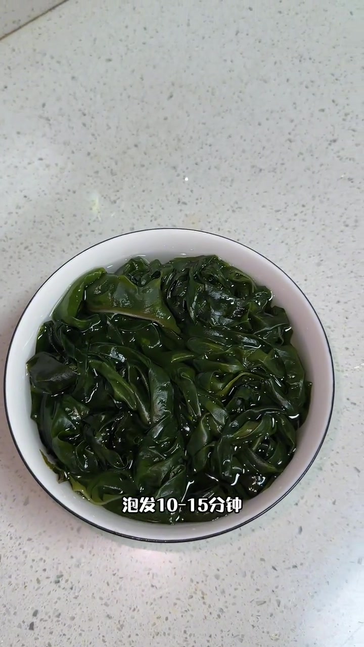 再也不用嘴馋别人啦,在家也能轻松get小韩同款裙带菜汤