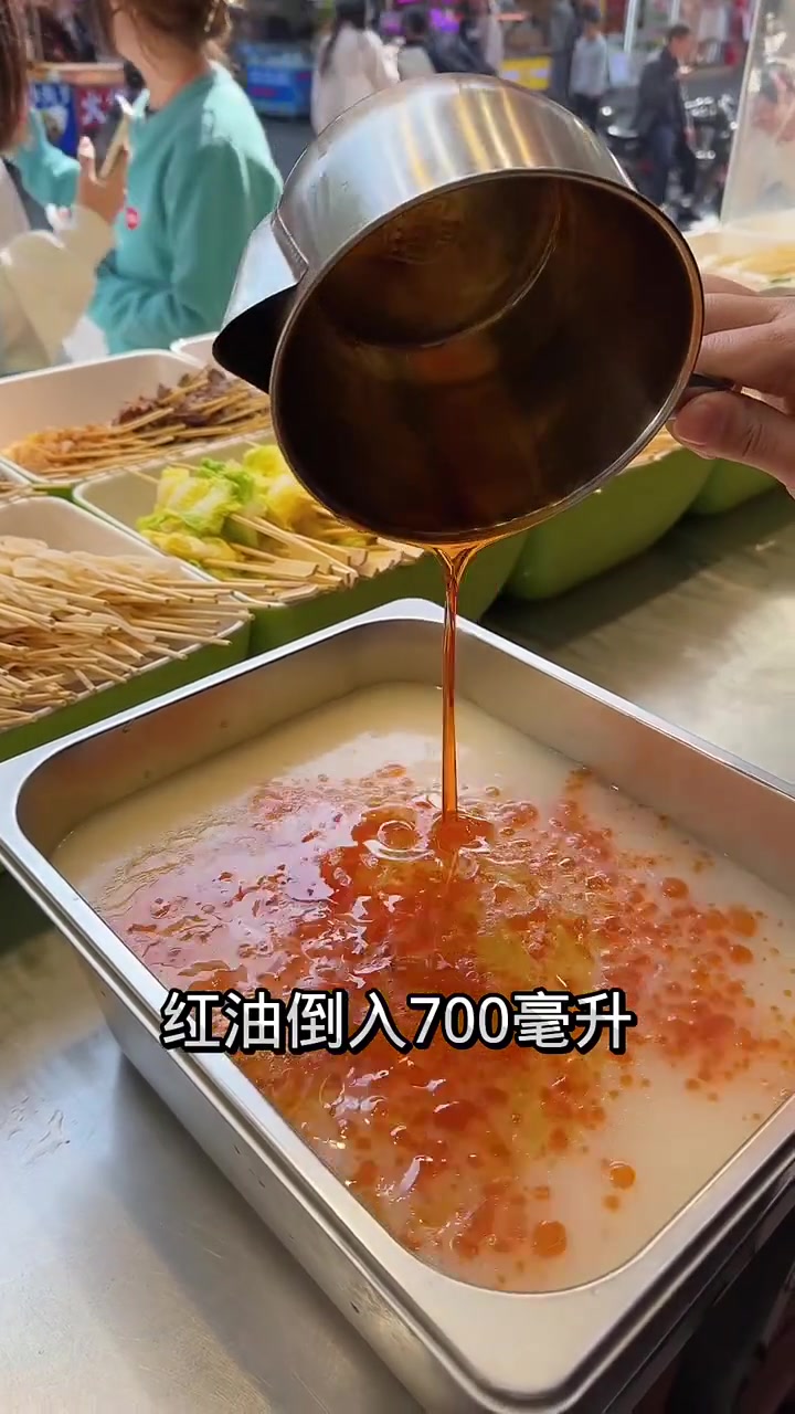 学校门口一元一串摆摊小吃,蘸料即食做法分享