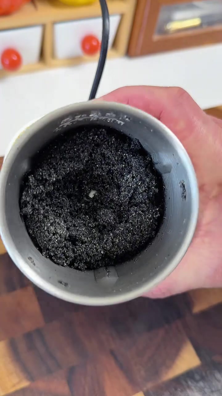 长头发了,黑芝麻全身都是宝,今天这个只要三步就能做出的黑芝麻红枣糯米糕,吃起来软糯香甜,满