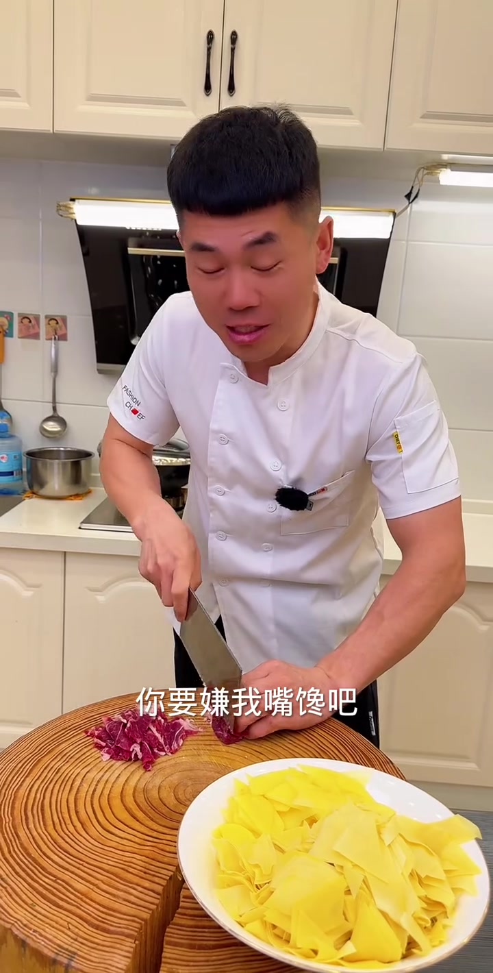 多年吃不腻的菜!教你做超下饭的家常炖干豆腐土豆