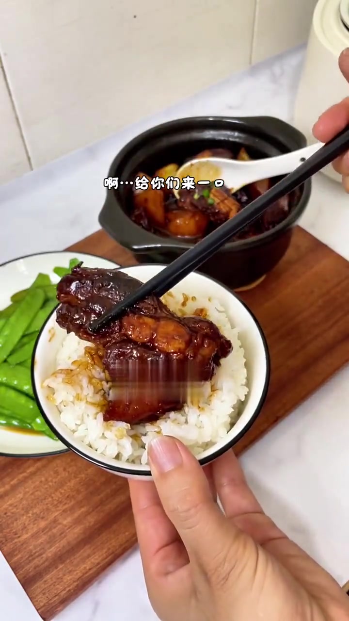 简单一人食|做饭成习惯,外卖就不香了,今天吃:土豆炖排骨+荷兰豆