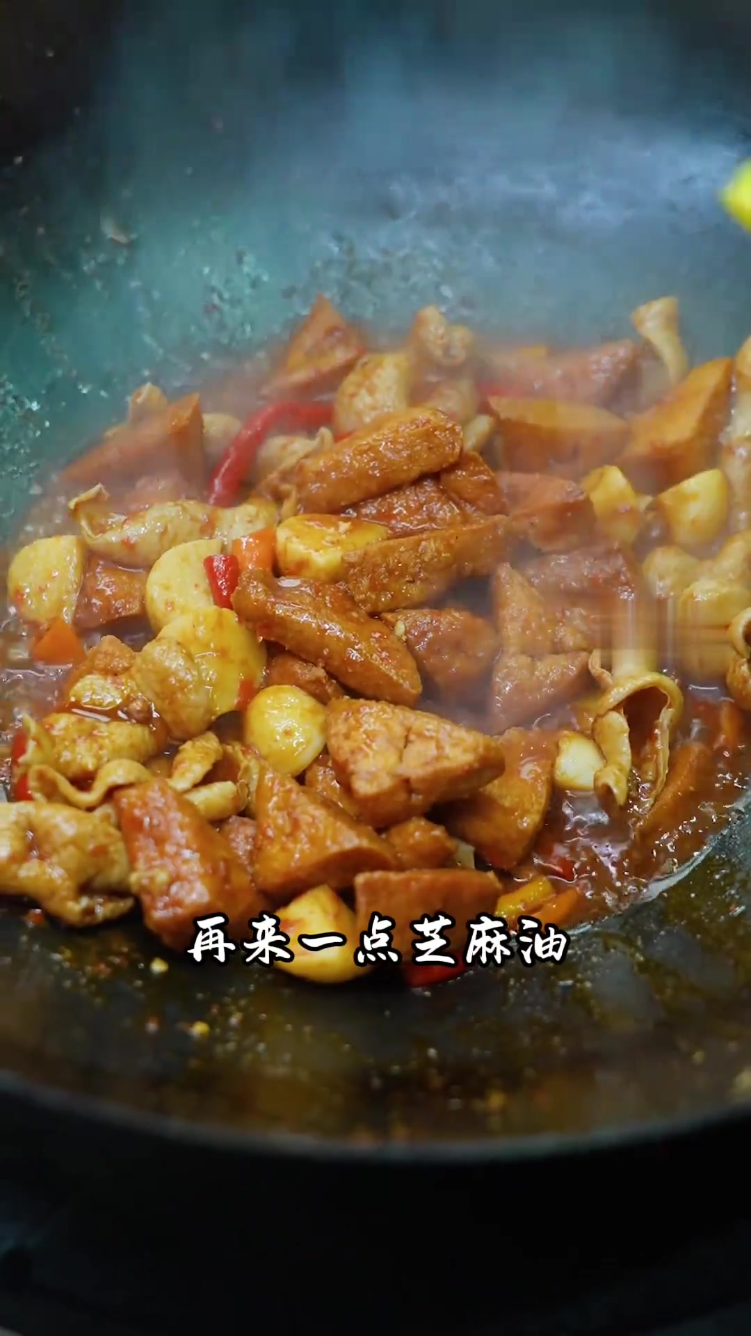 “臭豆腐+肥肠=双倍‘香味’攻击！”肥肠糯叽叽，豆腐爆汁，一口下去直接封神！