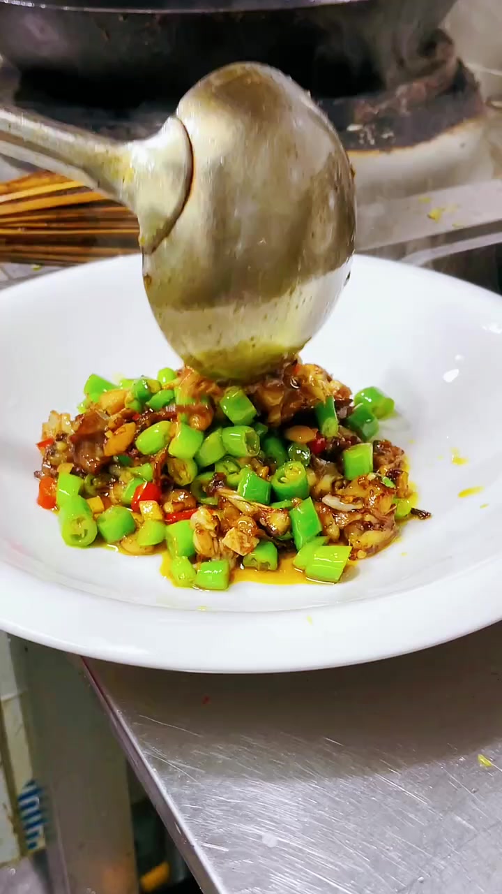 夏天超适合的下酒热菜鲜椒牛蛙教程来啦