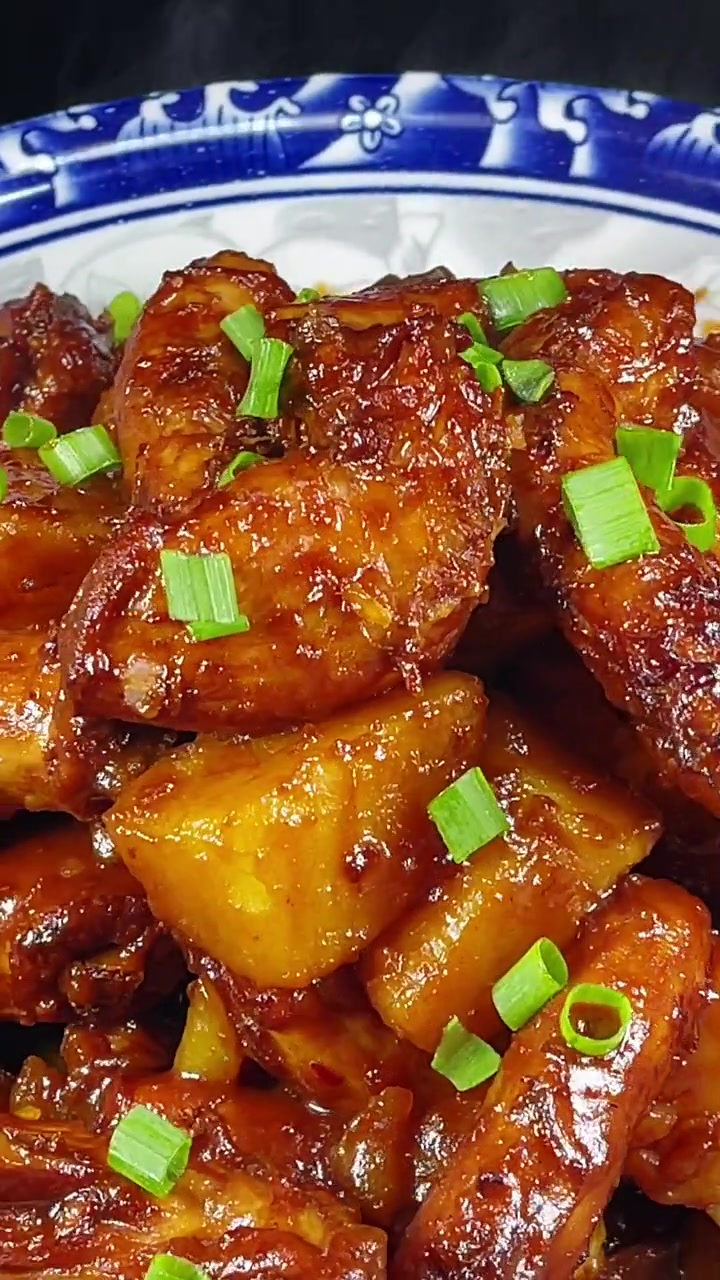 在家这样做鸡脖炖土豆软烂脱骨超入味