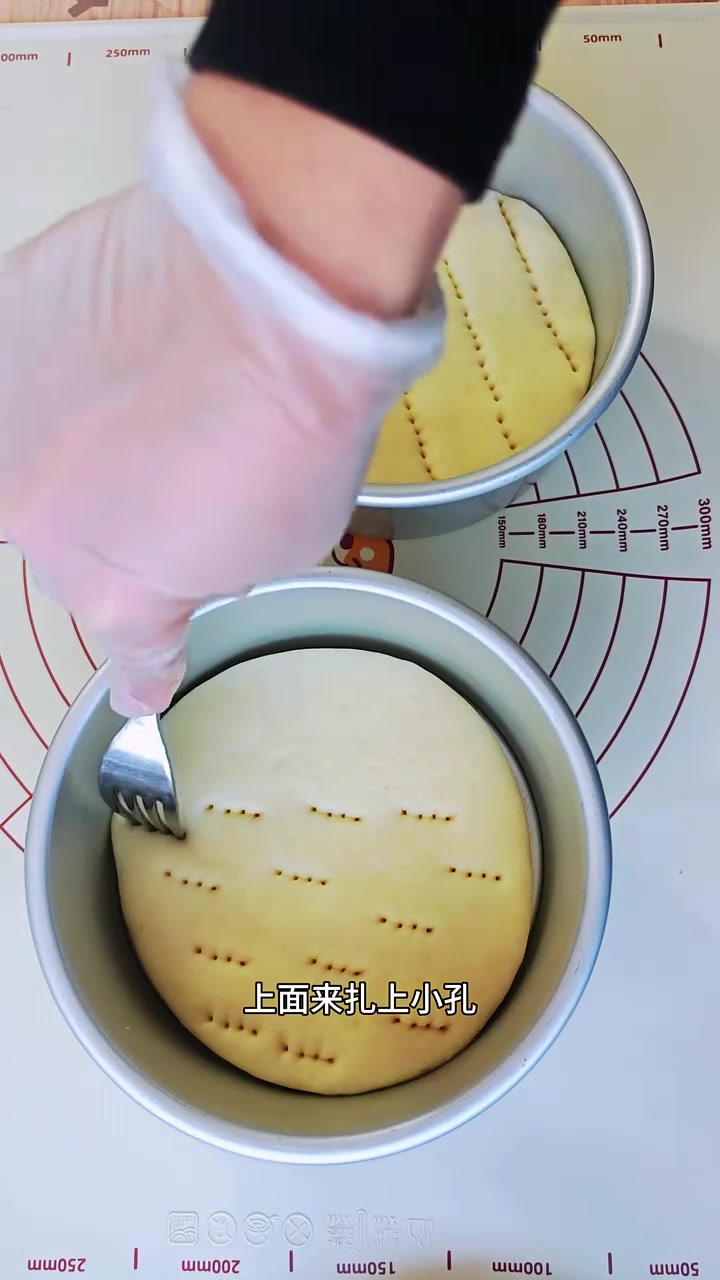 火爆全网的蓝莓椰蓉面包！多层组合一口下去超迷糊