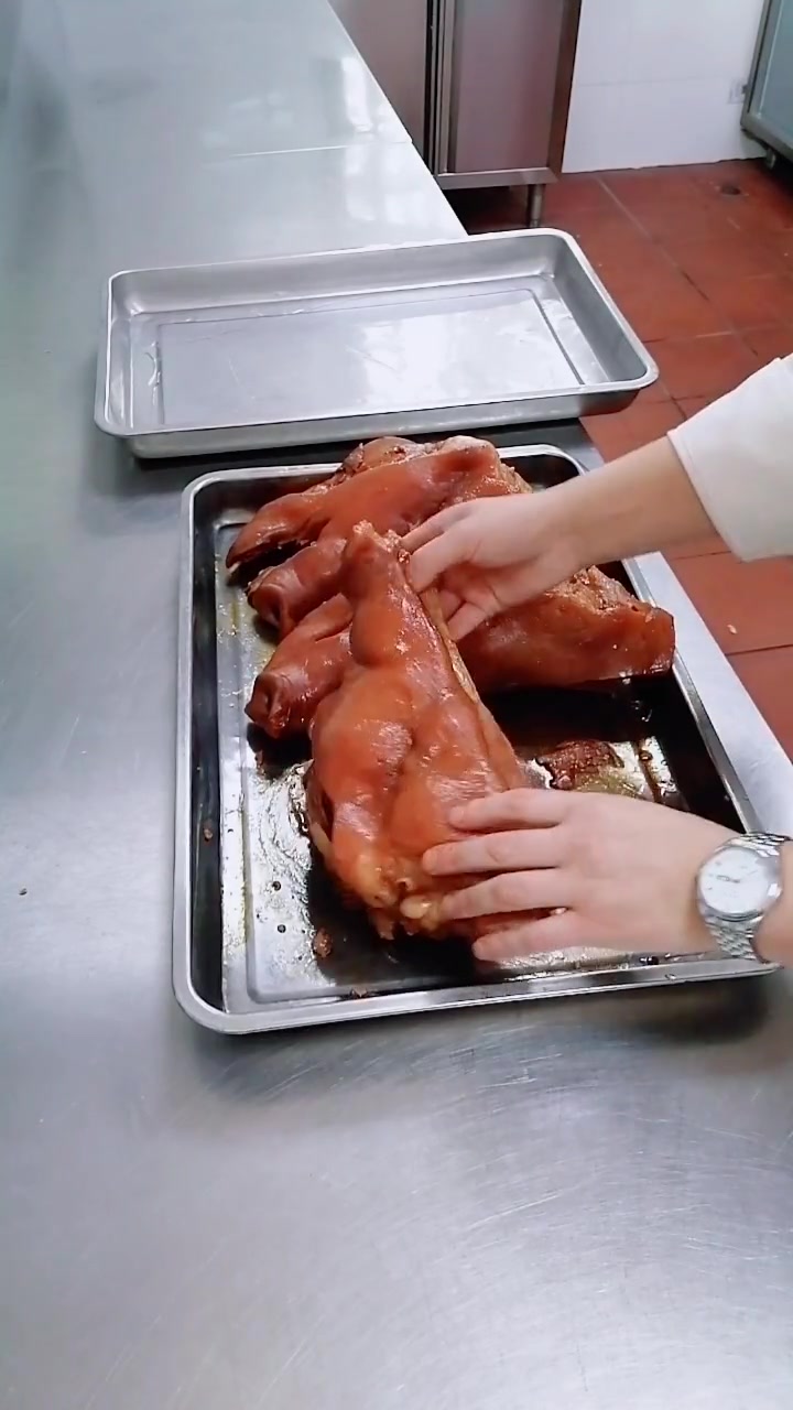 分享一下……二月二龙抬头,吃猪头—鸿运当头;寓意一年好运开始!