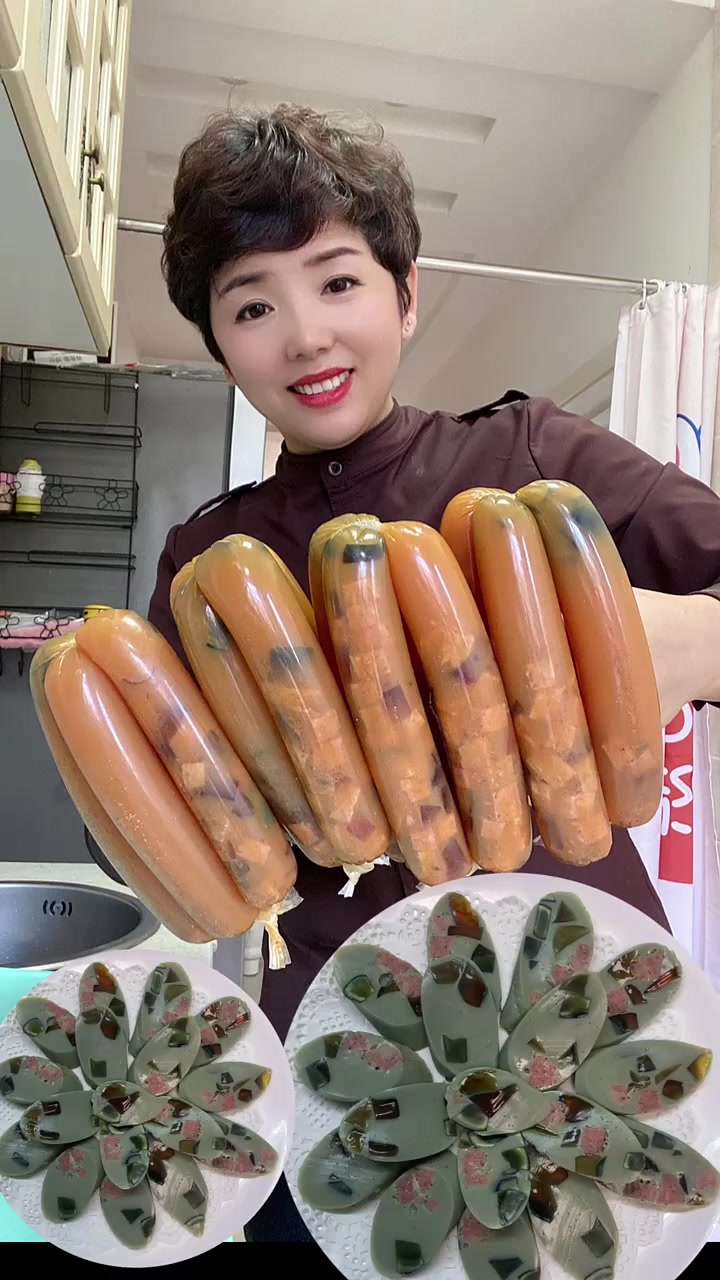 鸡蛋新吃法皮蛋肠超香!招待客人有面子,速安排!