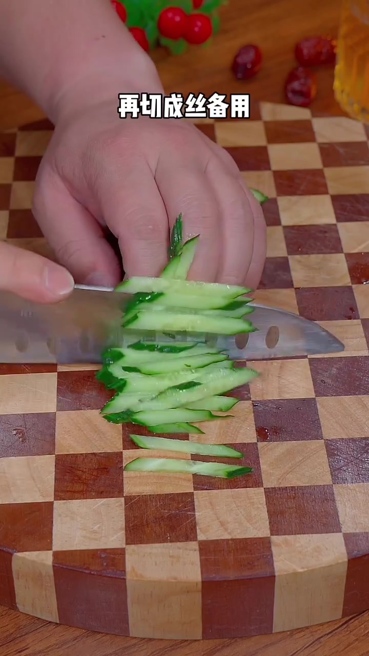 凉拌海蜇丝详细做法，清脆爽口，越吃越想吃