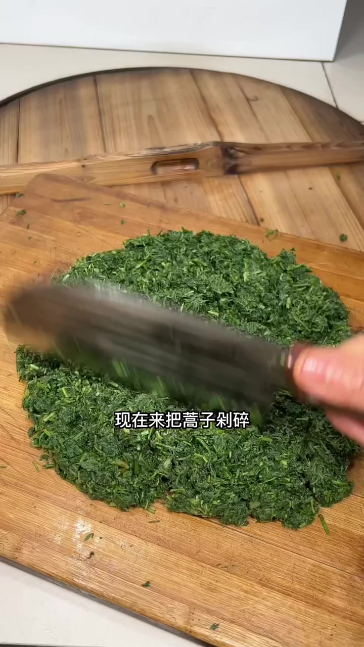 蒿子粑粑就是这么做的,口感香香脆脆的,太香了