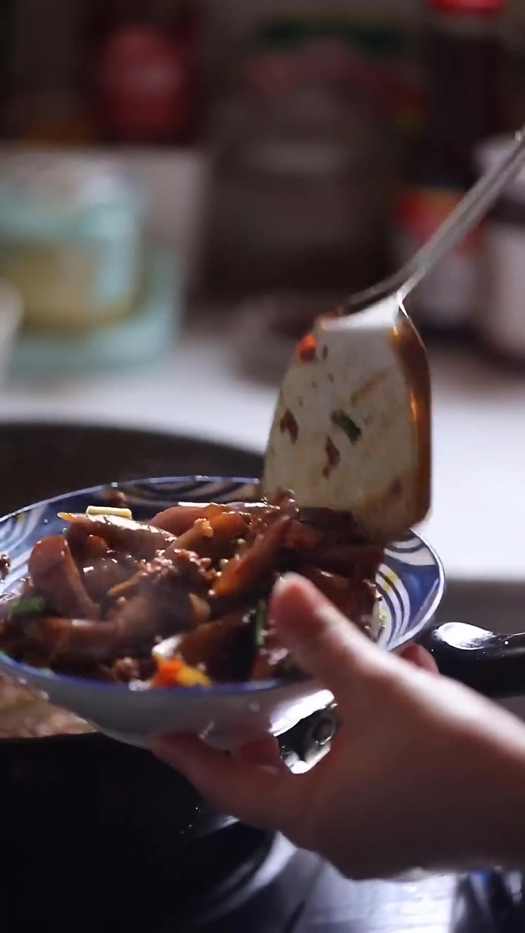 青菜鸡蛋汤，肉沫茄子，花椒豆豉烧泥鳅～