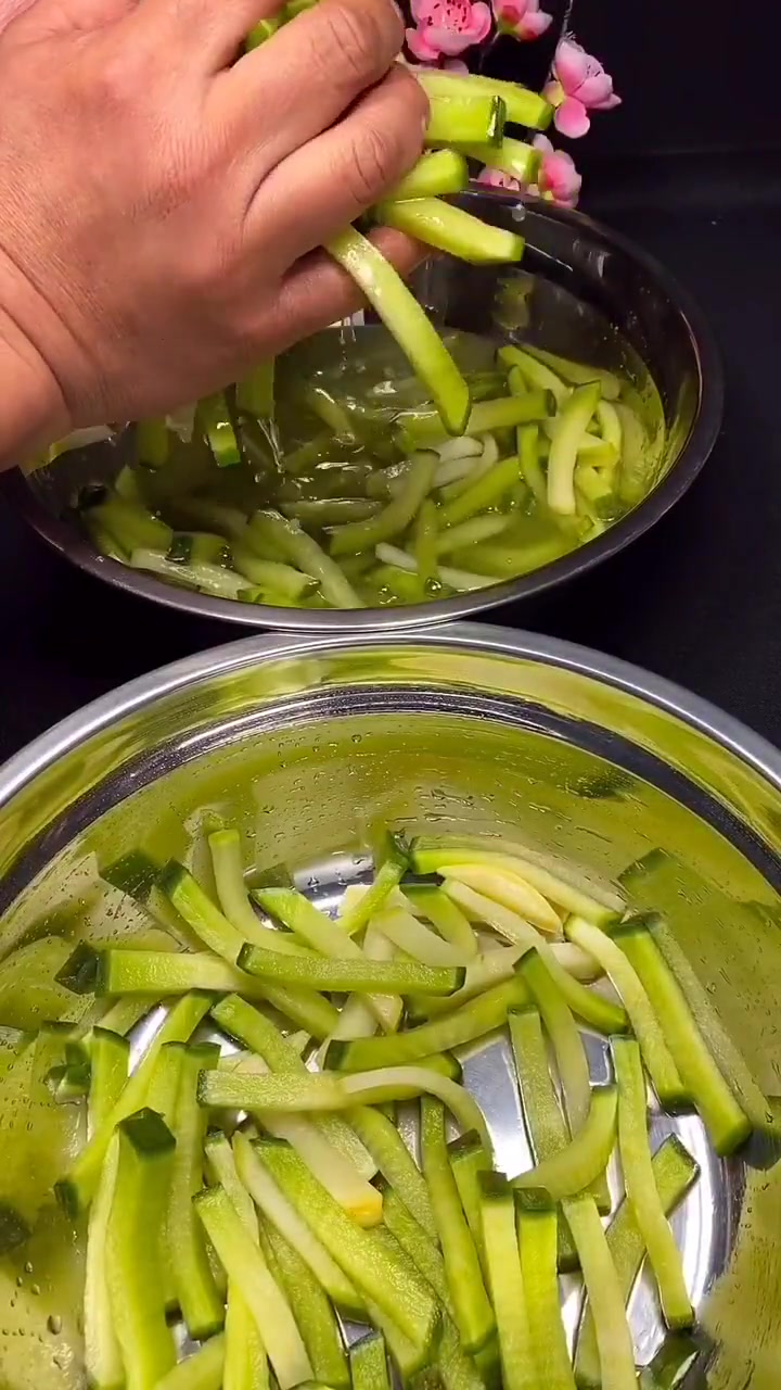 超好吃萝卜条咸菜教程简单几步脆爽开胃