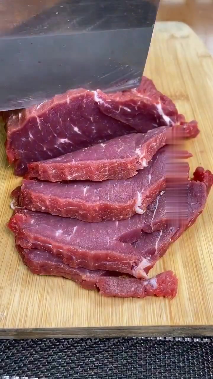 蒜苔豆腐干炒牛肉，新吃法且营养丰富