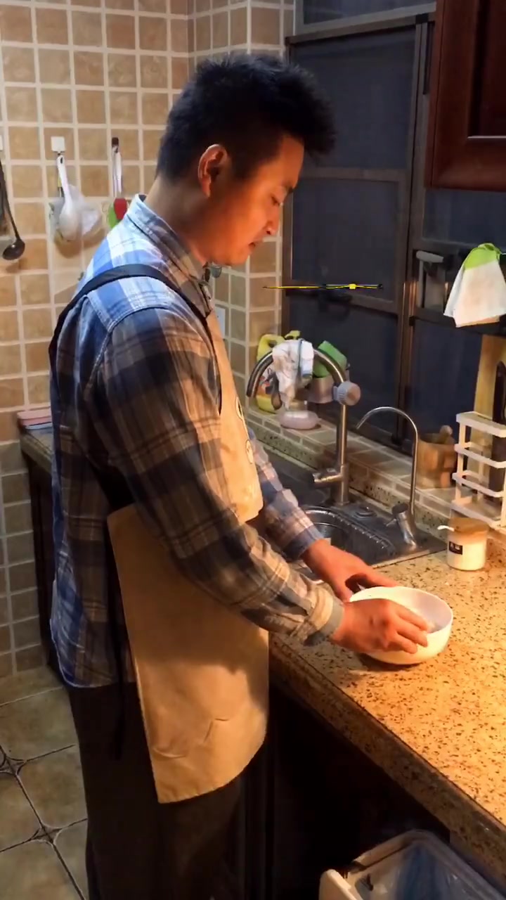 降温了饿吗?冷吗?一碗热腾腾的清炖狮子头暖人心间。分享给你～