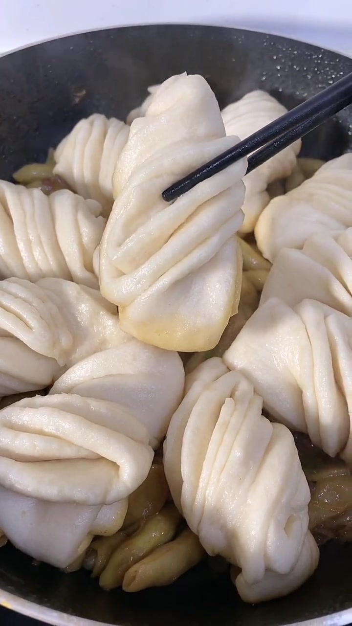 豆角土豆炖肉片加花卷一锅出的超赞做法