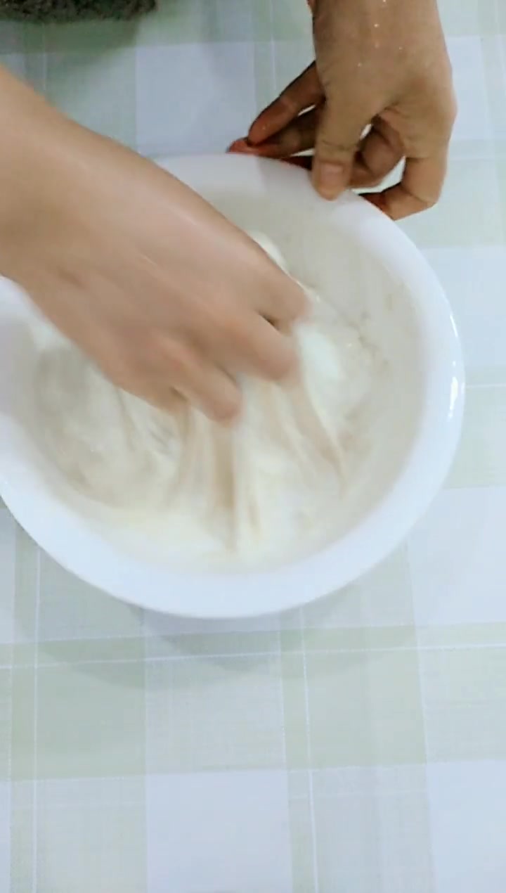 关于春卷皮和面的详细讲解，具体操作的整个过程