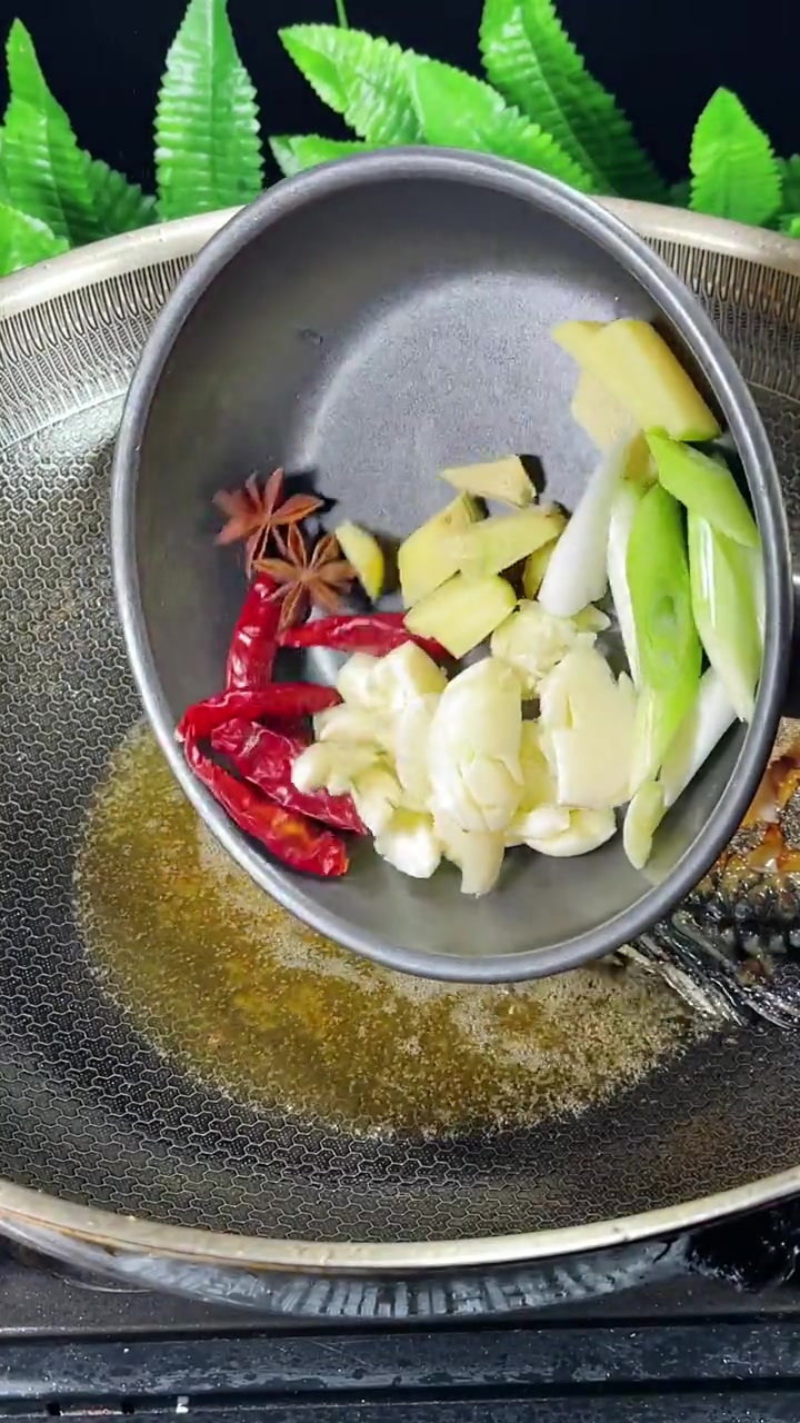 罗非鱼这样做超香煎鱼不粘锅窍门