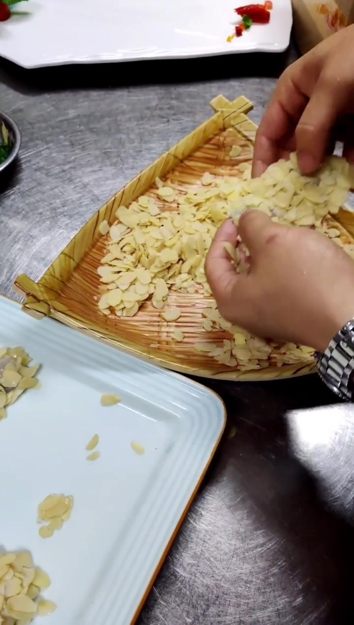 杏仁片焗蝴蝶鱼