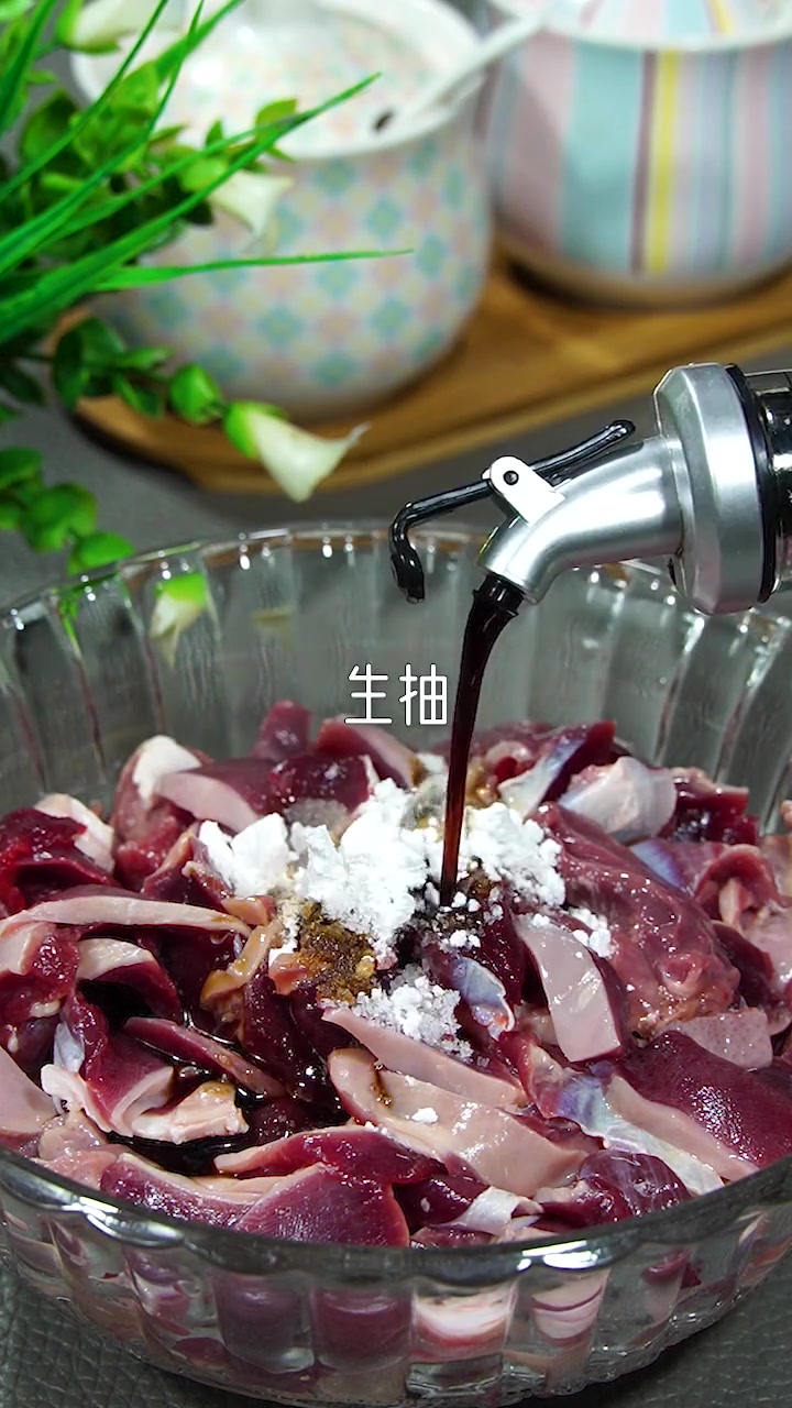 鸭杂这样子做，三大碗米饭都不够吃，小孩可喜欢啦