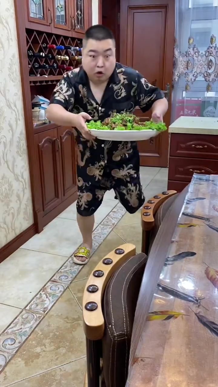 给媳妇做道红烧牛尾