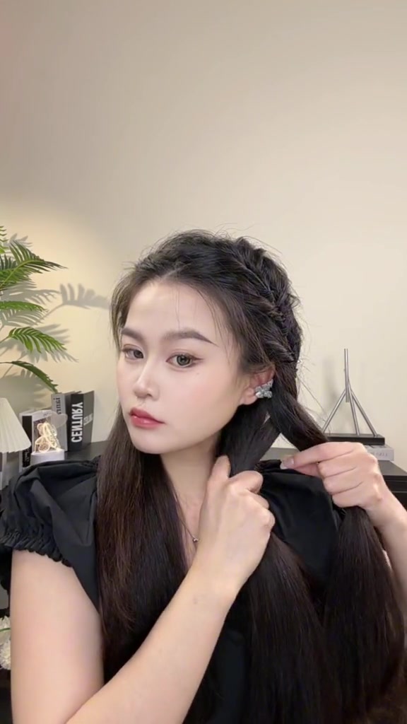 今天夏日出游拍照巨出片的甜酷洋气双鱼骨辫，简单好上手！