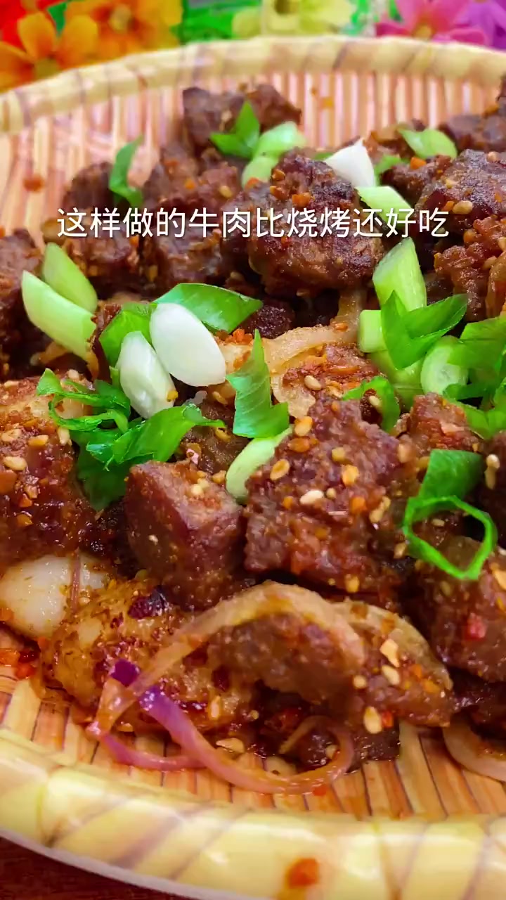 小烧烤大舞台，滋啦滋啦烤着等你来，烧烤牛肉粒这样做，不好吃你打我