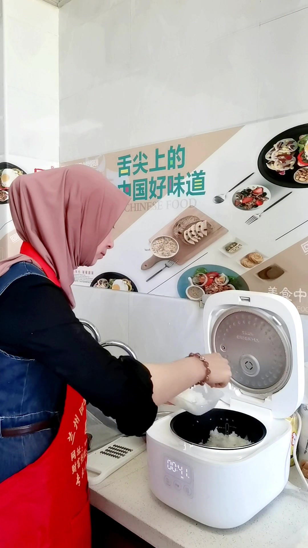 清真两姐妹学会月赚3万！脆皮鸡米饭烤肉拌饭小吃技术培训，怒赞