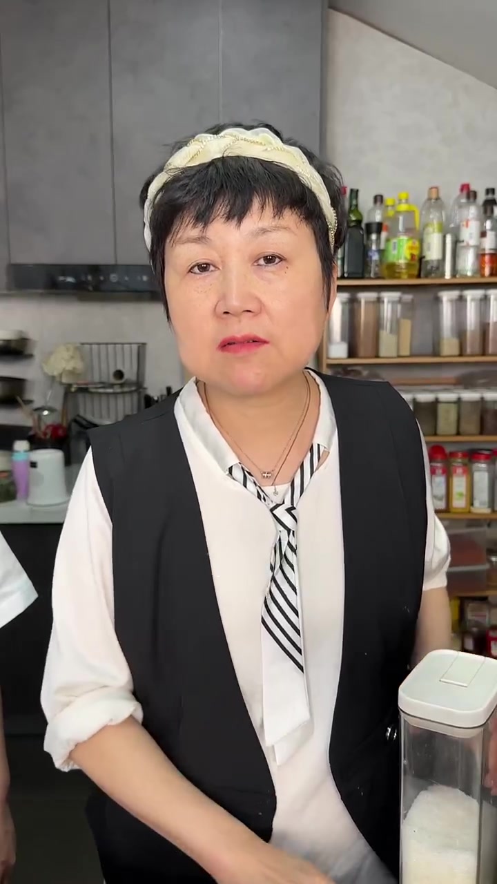 夜市超火打冷面卷臭豆腐做法大揭秘