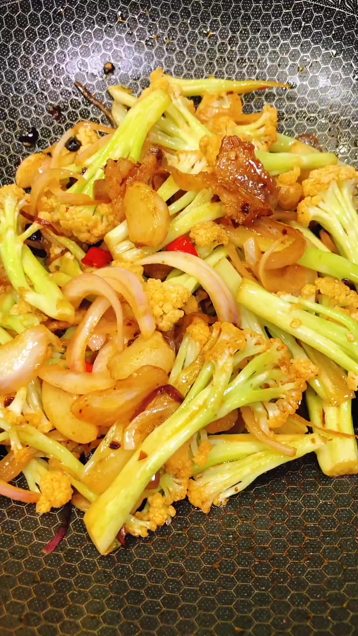 别再拌着吃菜花啦！这样做的干锅菜花超好吃！