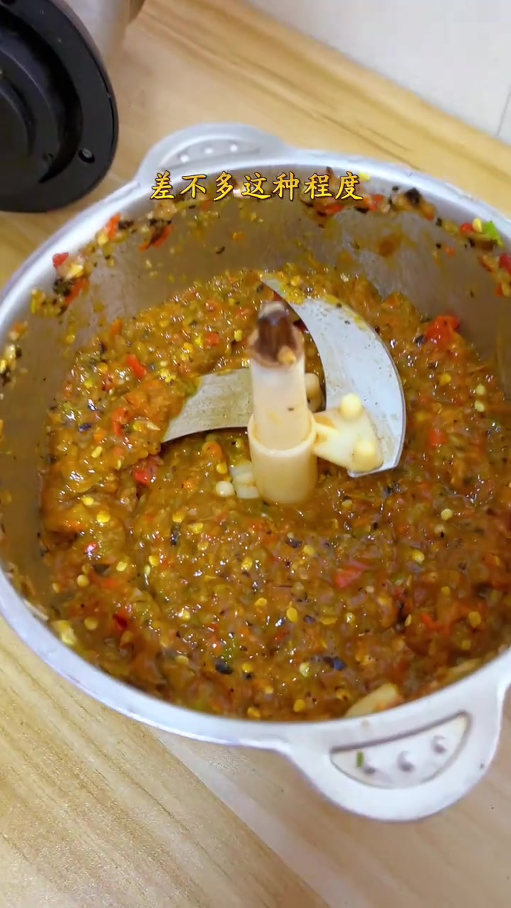 火烧肉米线，云南特色小吃火烧肉米线制作