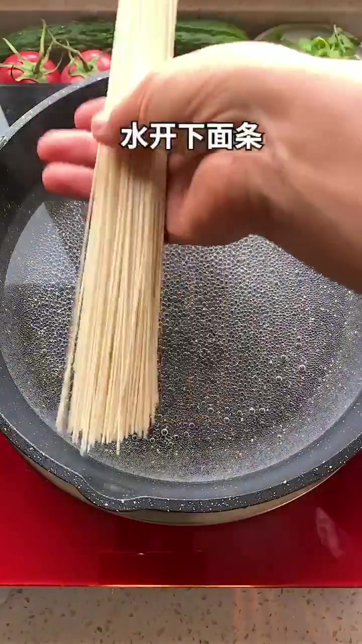 你知道凉拌面怎么做才好吃吗？很多人第一步就做错了