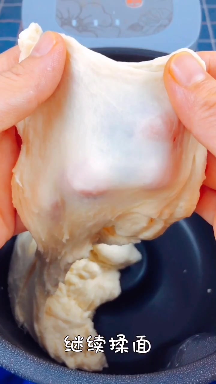 芝士咖喱肠仔包的食材和用量纯牛奶120克高筋面粉150克低筋面粉30克奶粉10克白砂糖25