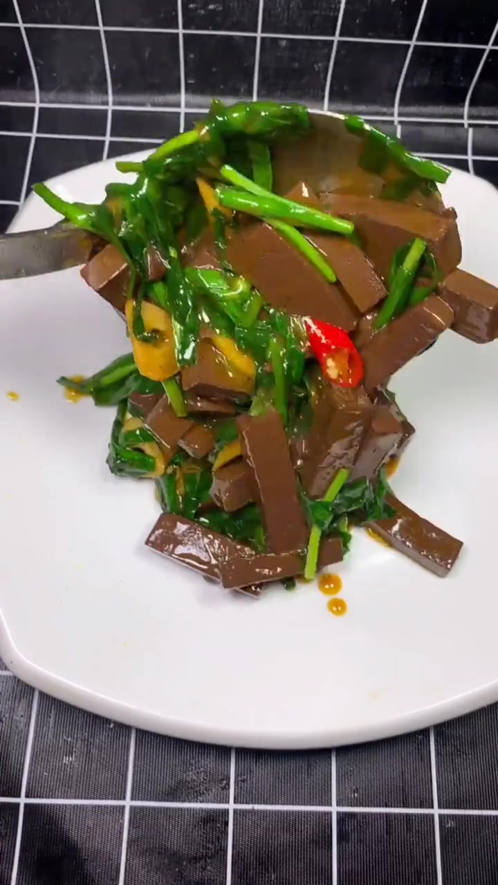 比肉还好吃的韭菜炒猪血教程来啦!