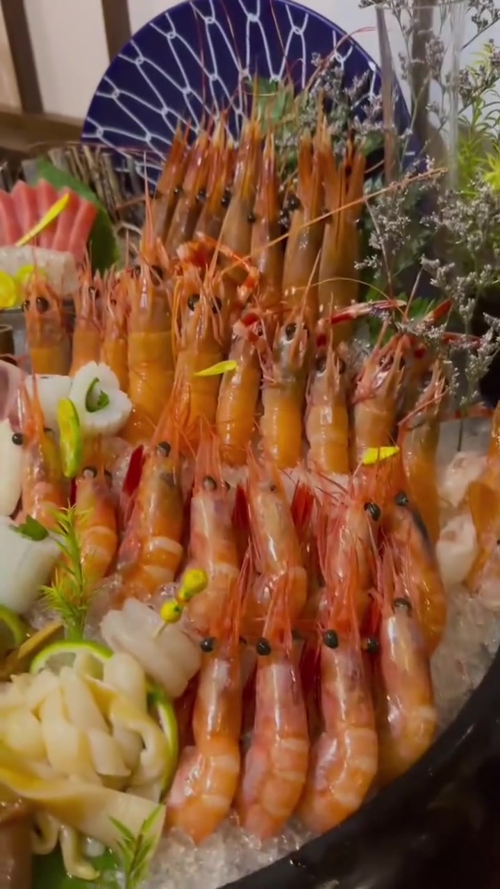 三文鱼搭果蔬这道刺身招牌菜绝了