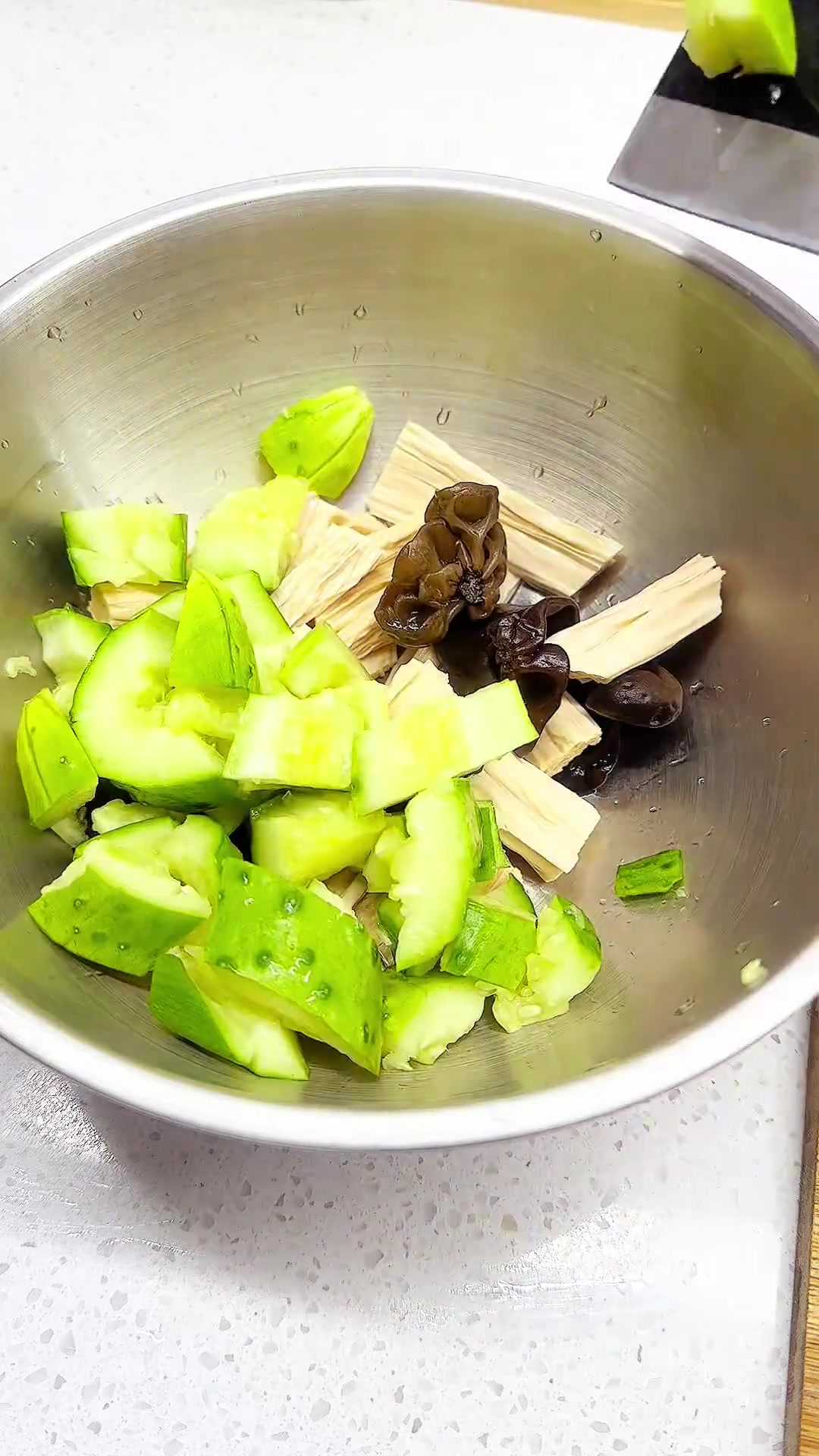 今天做了好吃的红烧牛肉面卤蛋