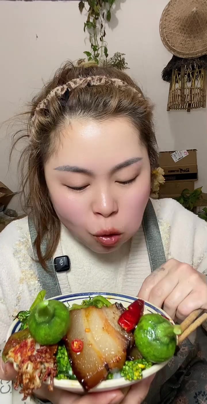 吃红烧鹅还有猪蹄,这顿太香啦