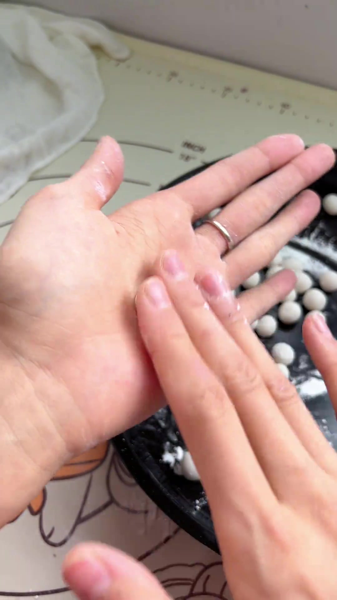 家里小宝不爱吃馅？试试五彩小汤圆，祝天天开心！