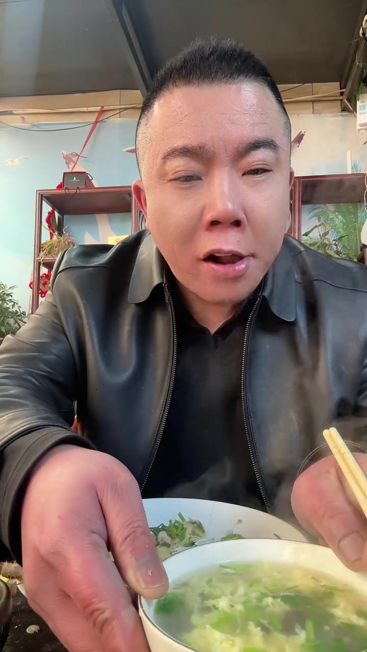 久违的美味:煎鲅鱼干、凉拌虾皮配大饼鸡蛋汤