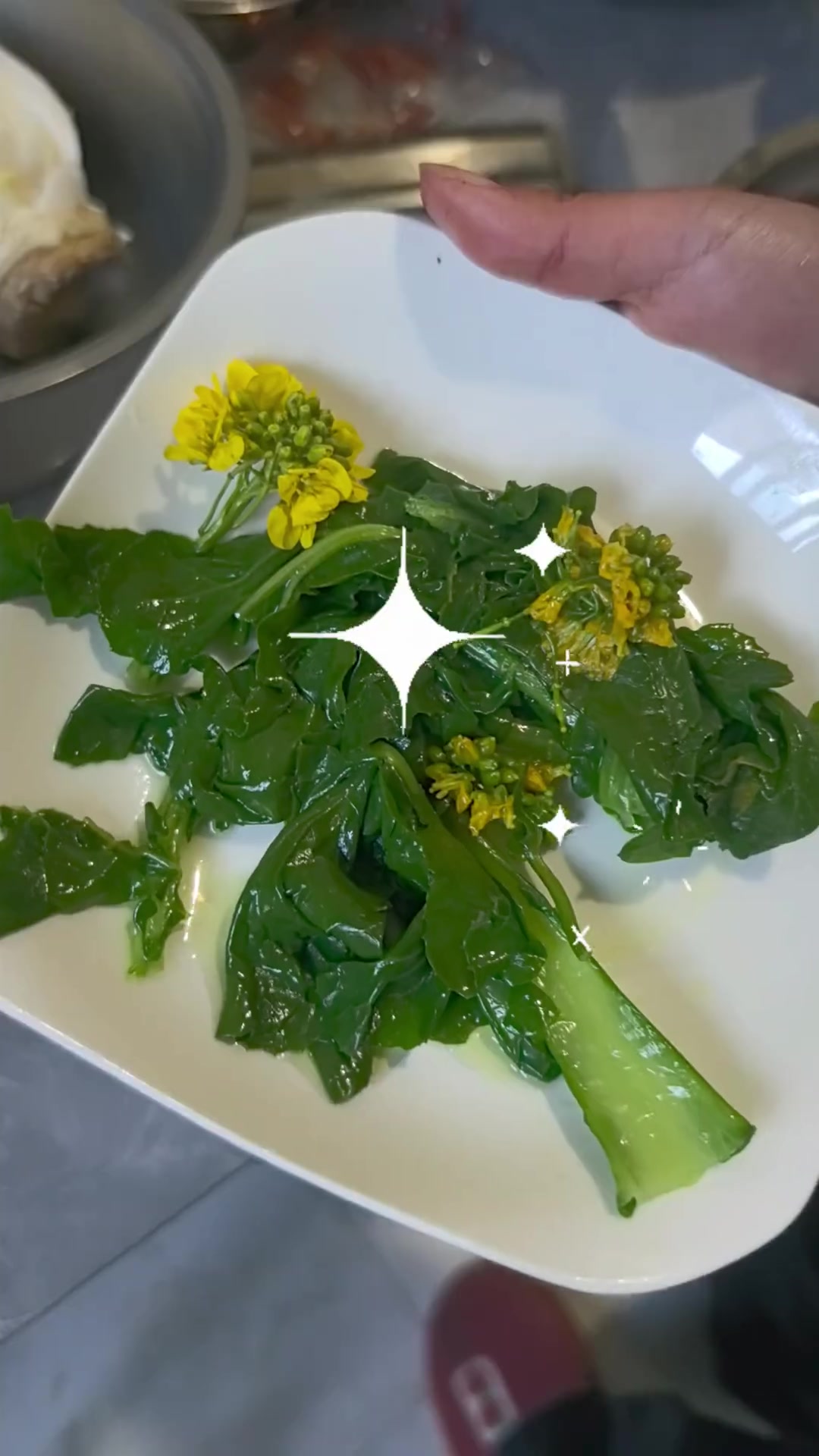 农村小孩摘野油菜花做美食这仪式感谁懂啊