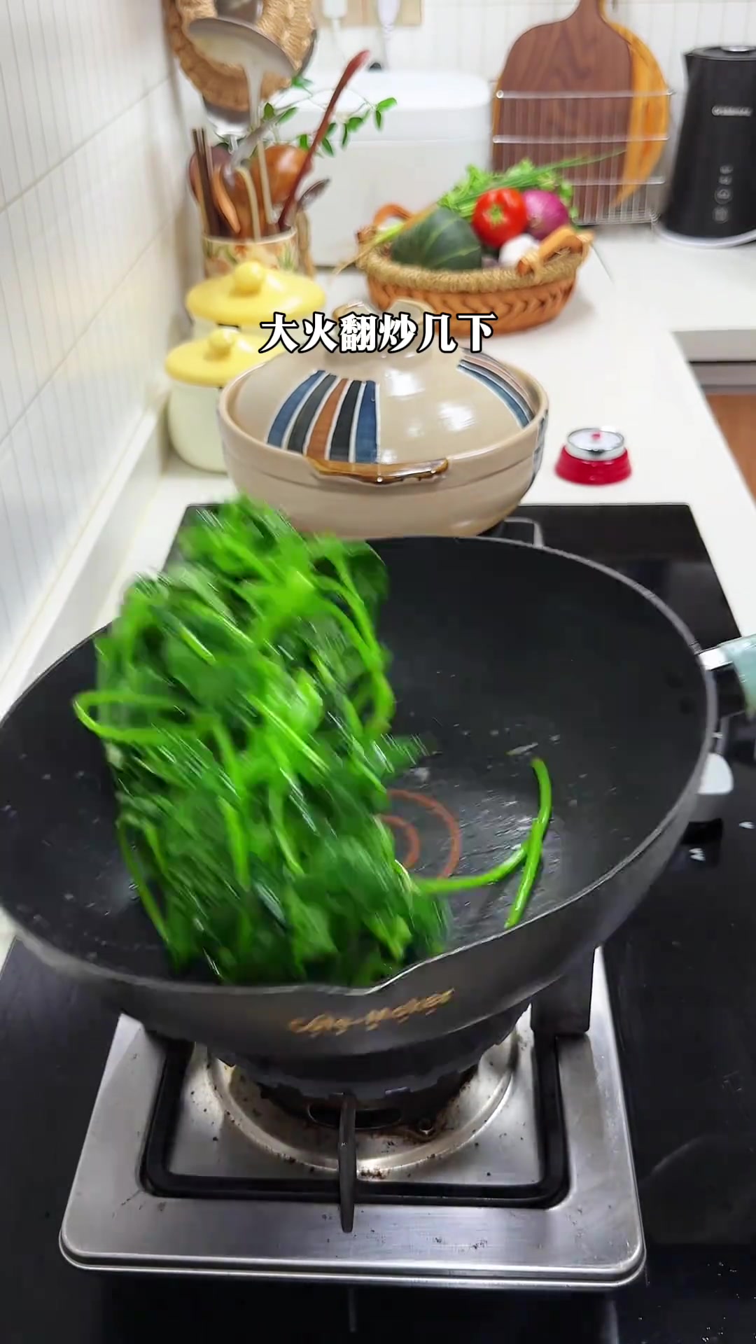 普通家庭的晚餐！今日食谱：清蒸鲳鱼，肉末蒸蛋羹，蒜蓉蕃薯叶，番茄豆腐菌菇汤