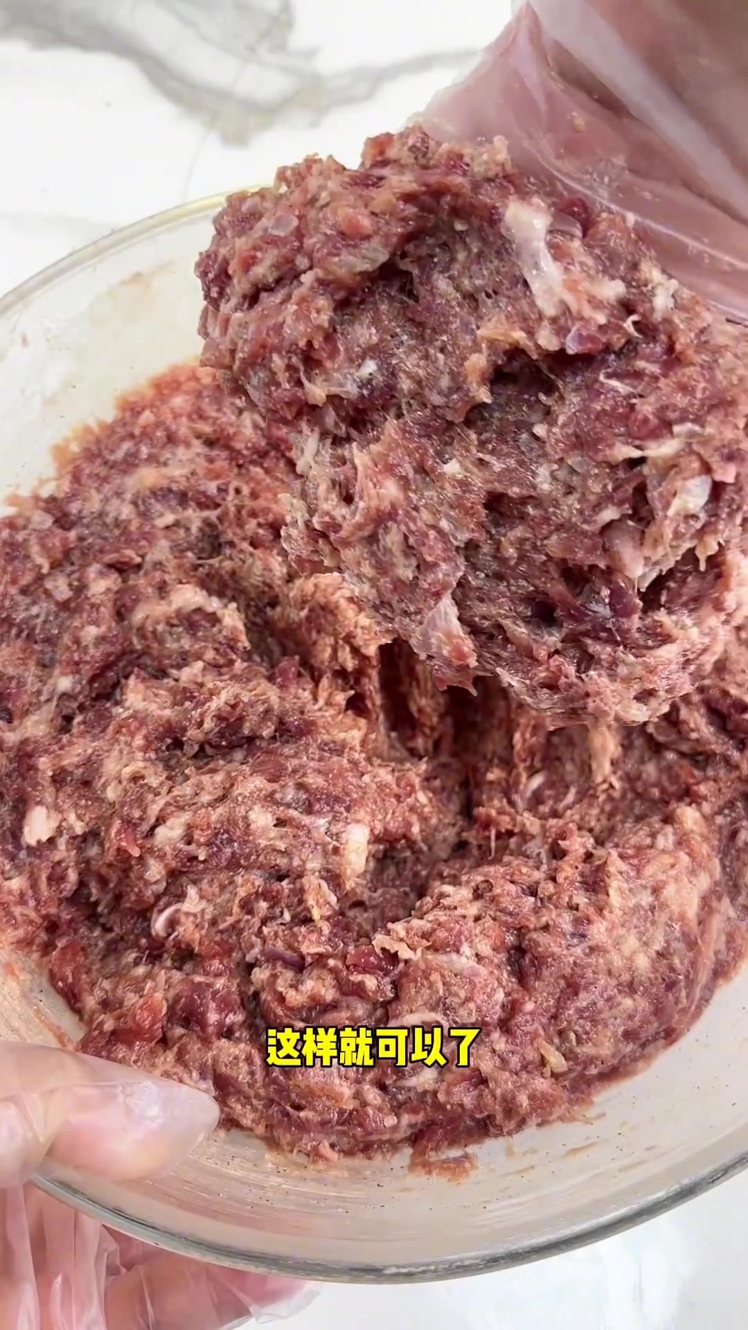 夜市一个卖二三十的牛肉汉堡在家完美复刻,肉饼吃起来鲜嫩多汁,赶紧做起来