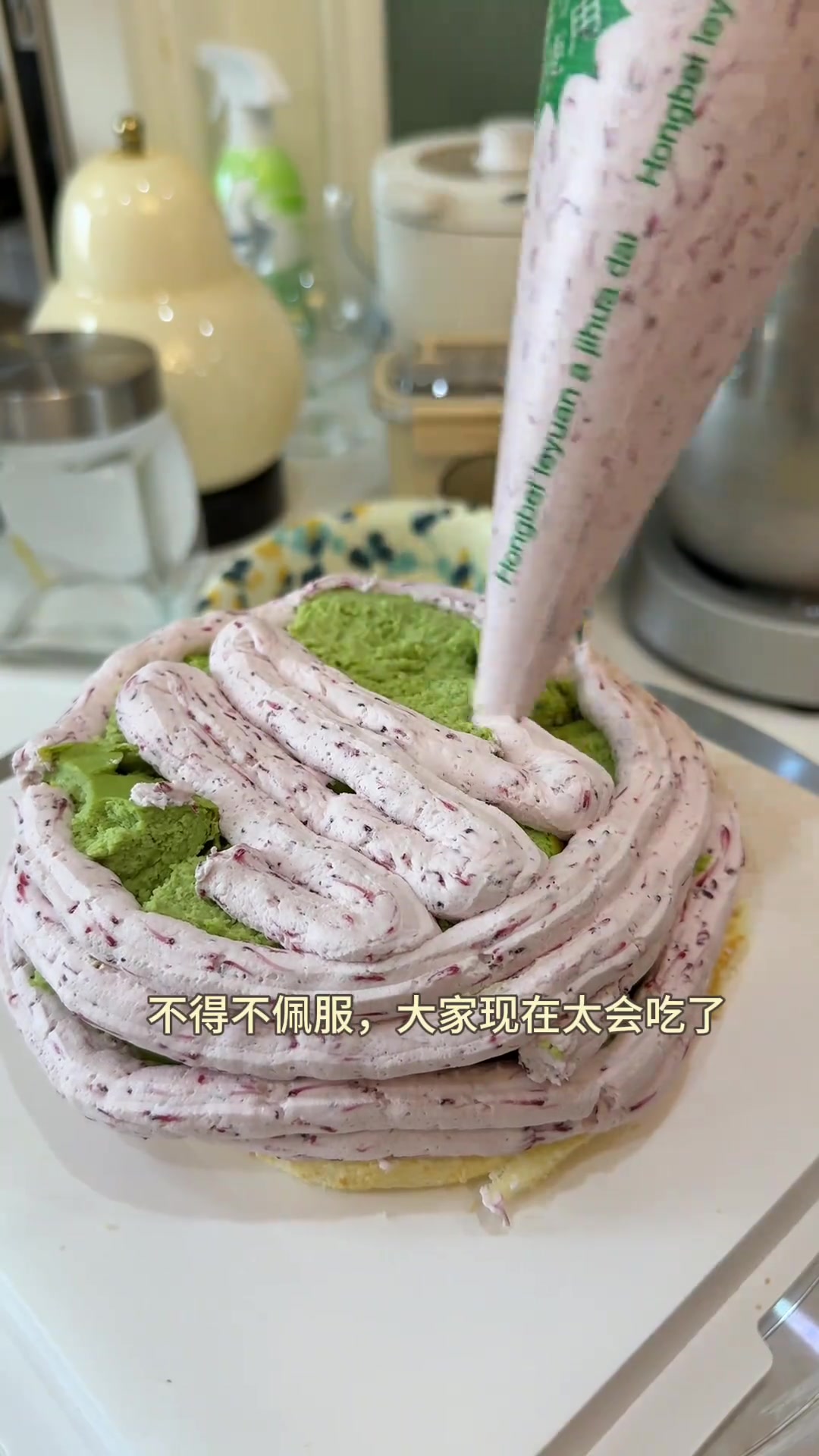 夏日甜品,杨梅荔枝蛋糕与开心果巴斯克,儿童书房布置,欢乐暑假时光