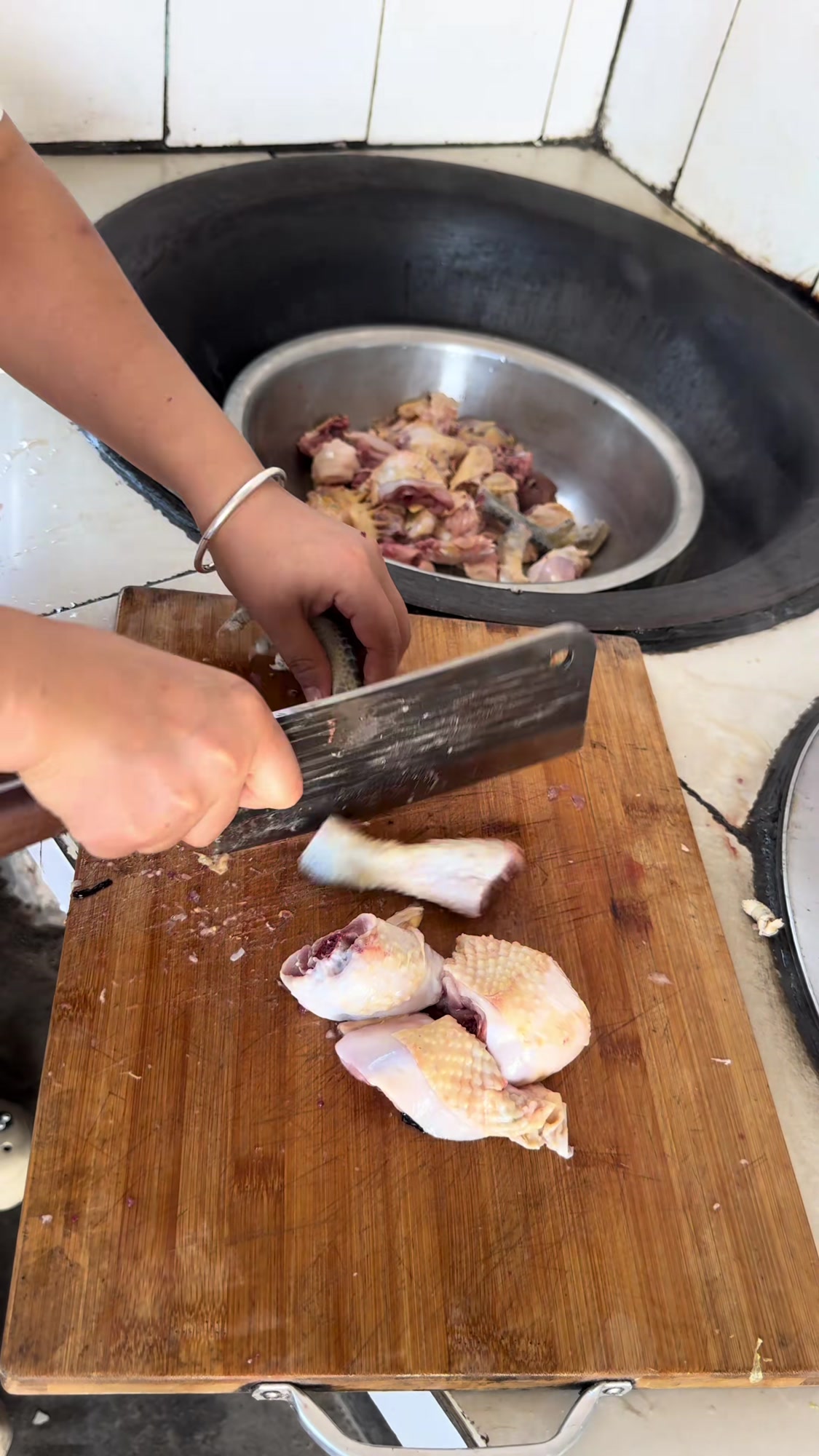 我的乡村生活，野生甲鱼配自家养的大公鸡