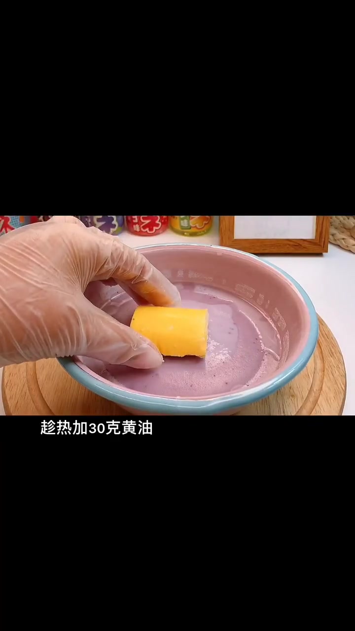 网红冰皮月亮蛋糕口感超丰富，芋泥做法之前有