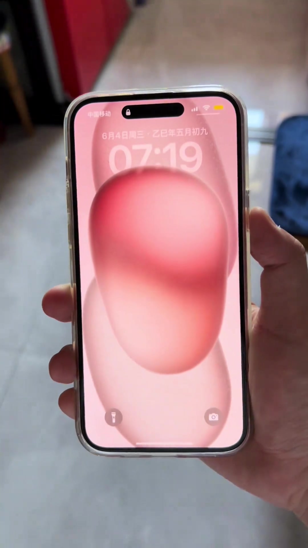 昨晚妈妈烧了撒尿牛肉丸汤还有紫甘蓝拌苹果，里面撒了白芝麻和核桃肉哦，酸酸甜甜很爽口