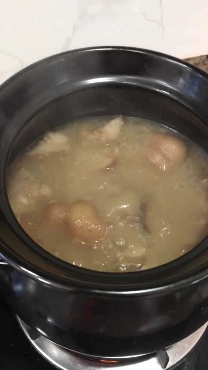 花生栗子淮山煲猪脚汤,饮第一碗想第二碗