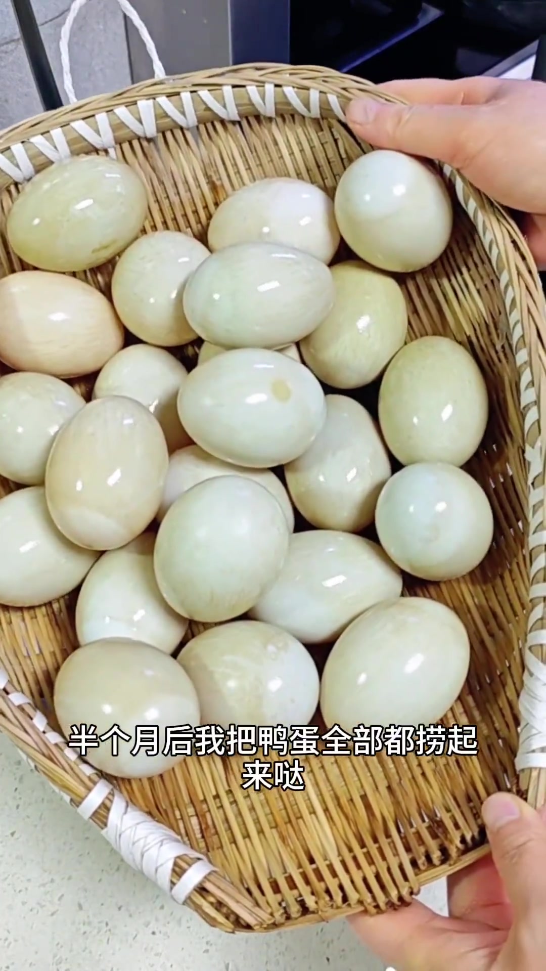 咸鸭蛋要怎么腌?怎么煮?才会起沙流油并且也不咸呢?